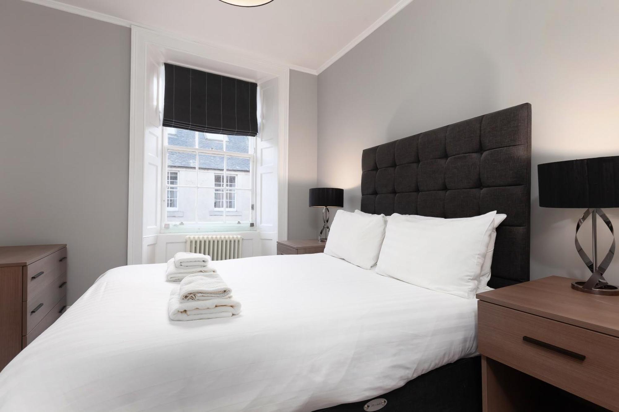 אדינבורו Destiny Scotland - Hill Street Apartments מראה חיצוני תמונה